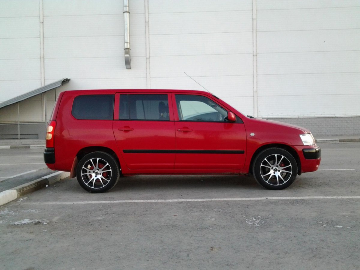 Toyota Probox бордовый