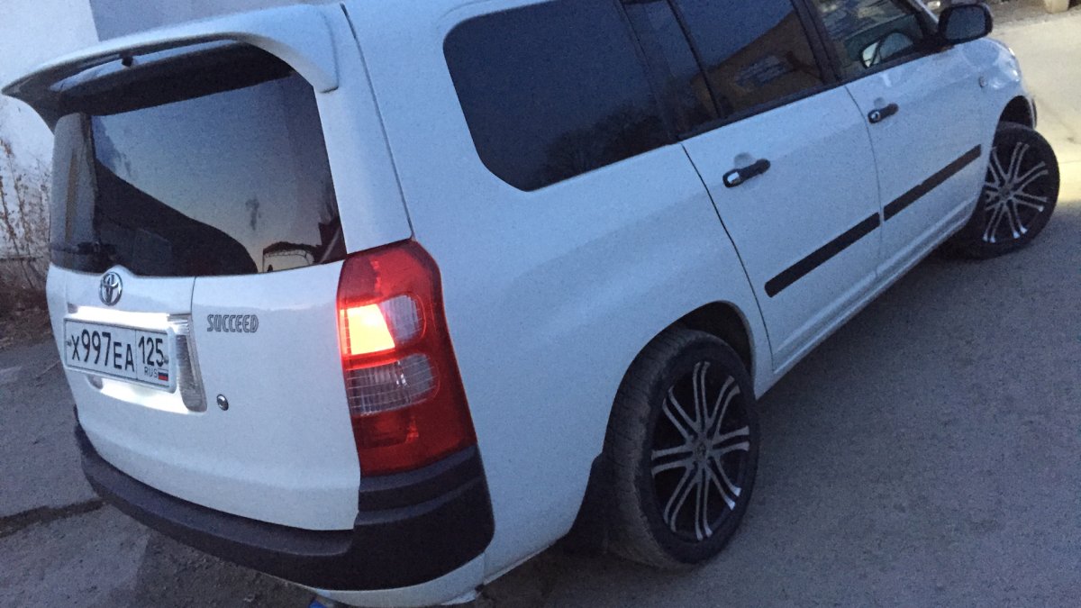 Тойота суксид тонированные фара