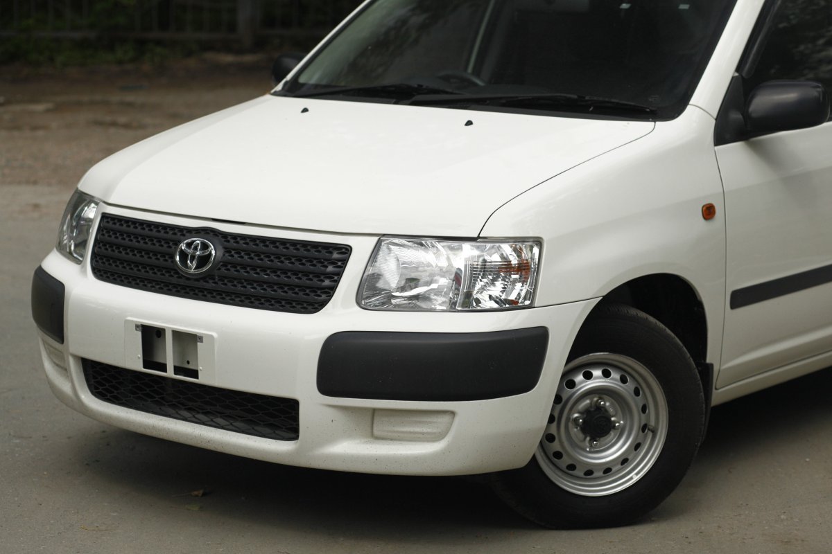 Тойота Саксид 2010