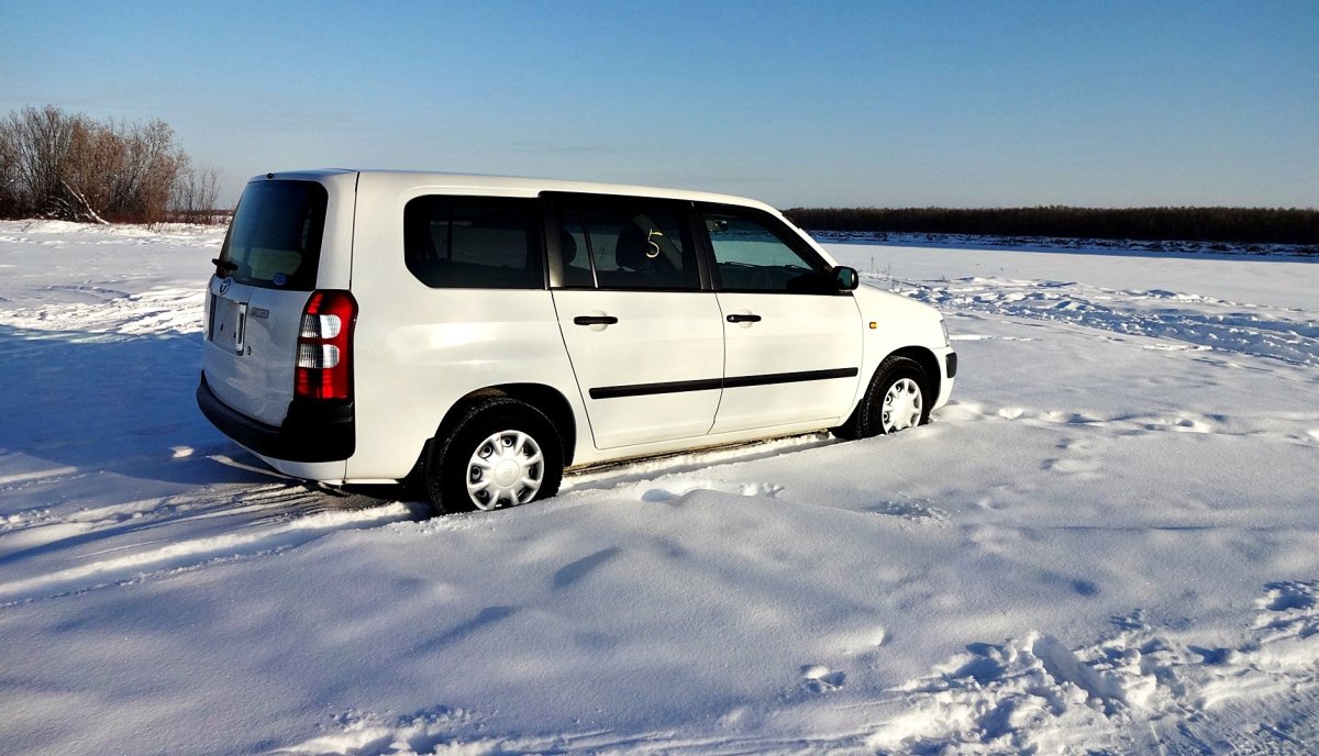 Тойота Саксид 2011