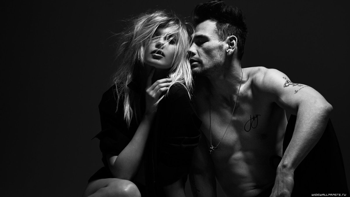 Парные обои с девушкой