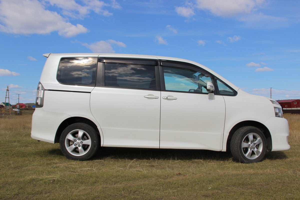 Toyota минивэн 8 местный