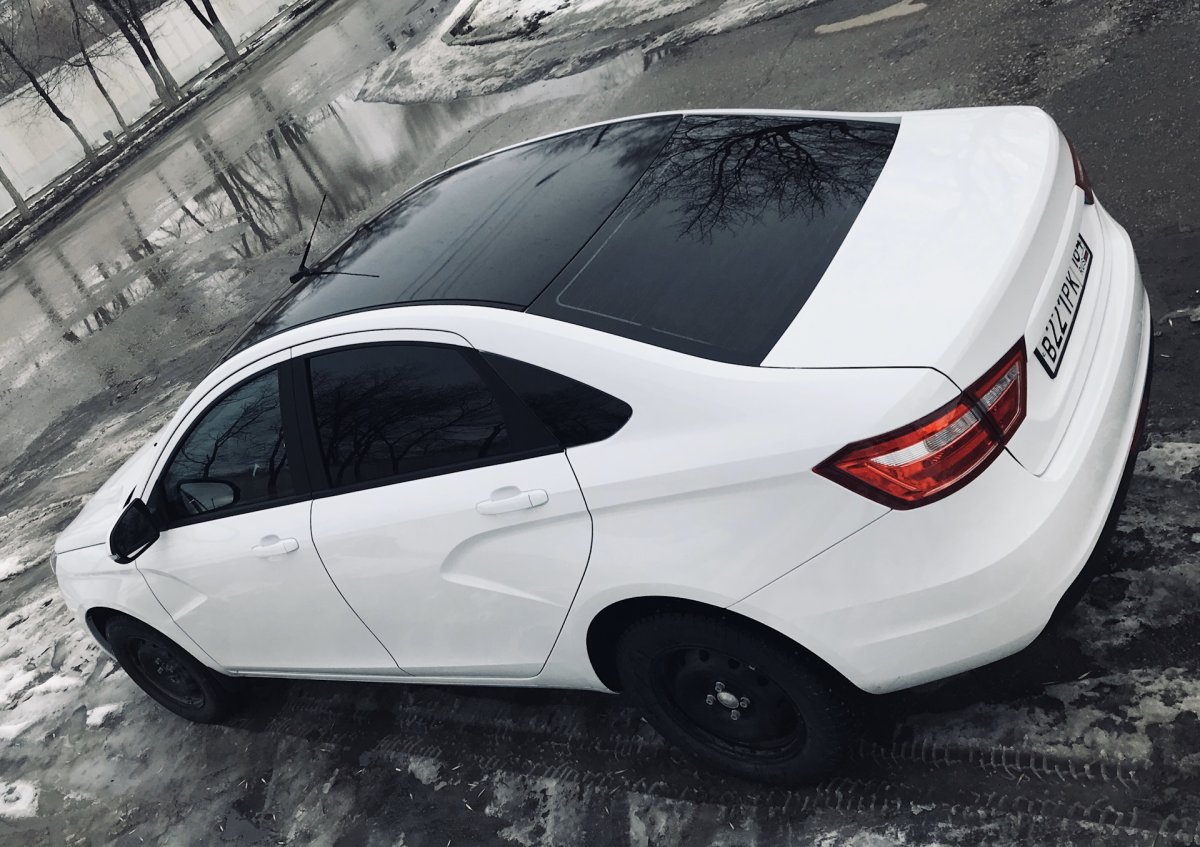 Лада Веста белая с черной крышей