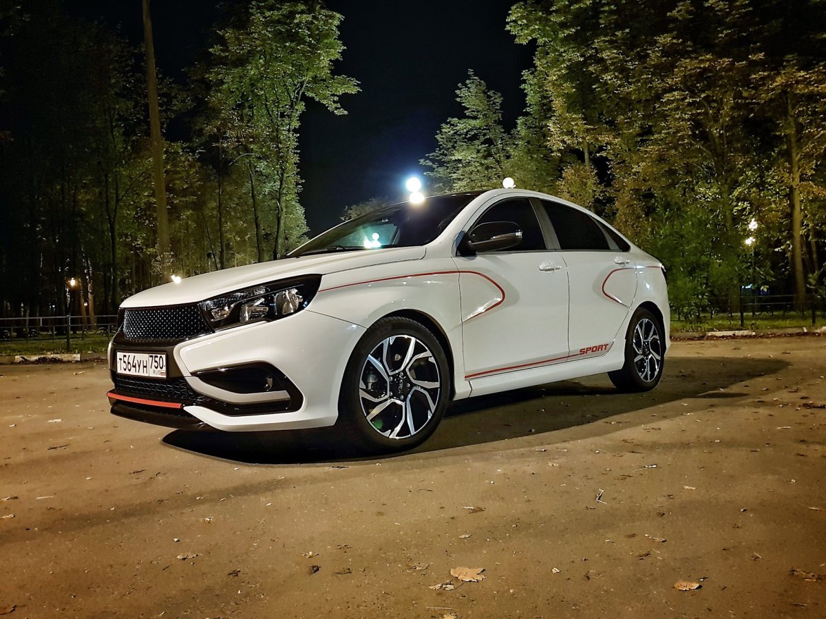 Лада Веста белая тюнинговая