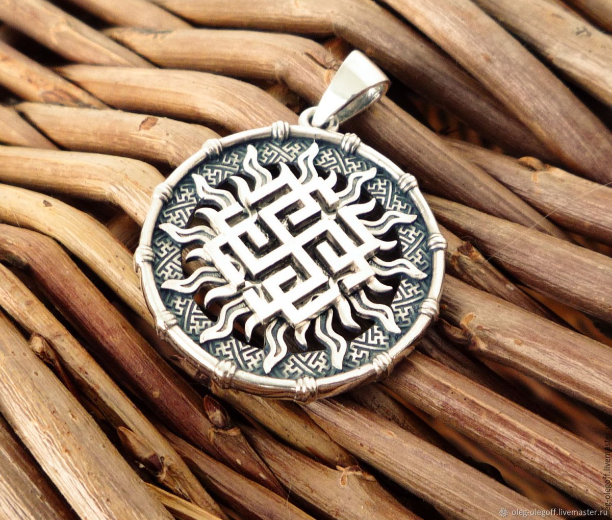 Кулон Родимич