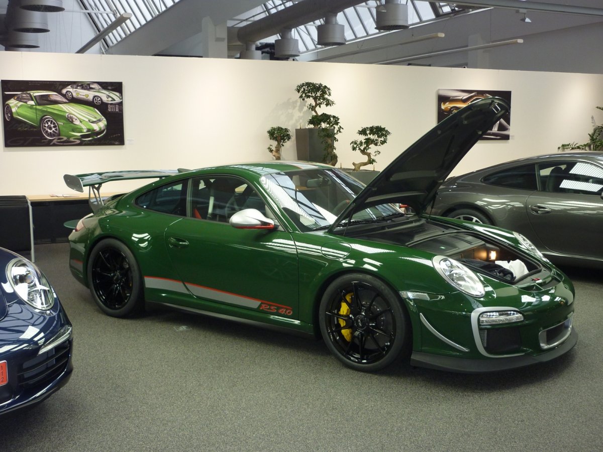 Порше 911 хаки