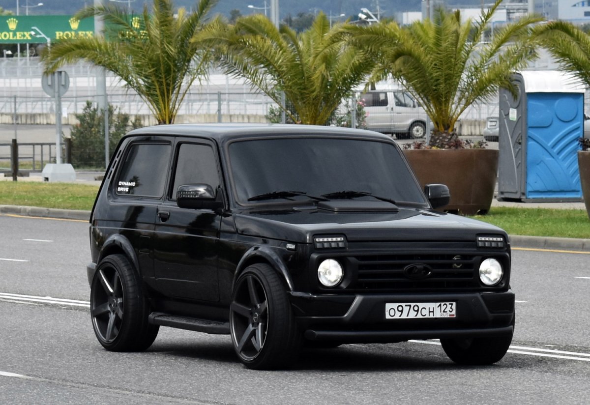 Нива 21214 черная