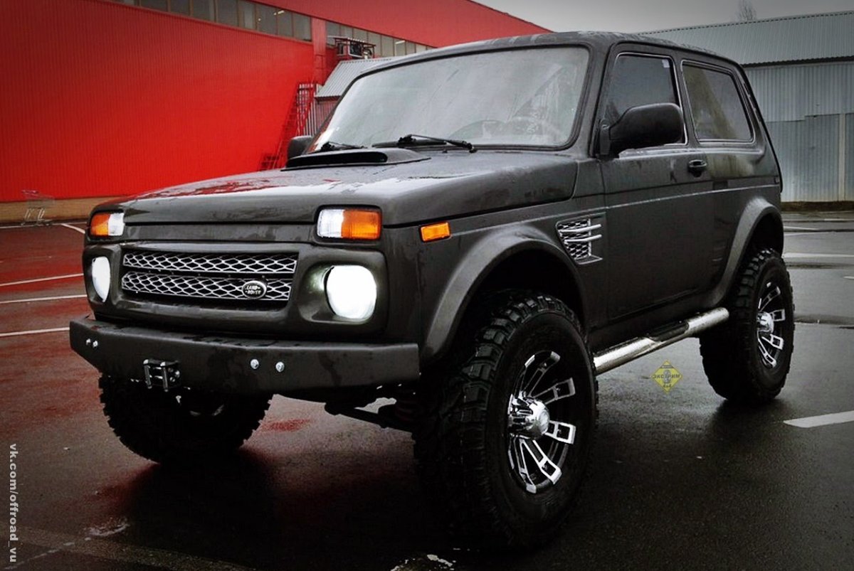 Лада Нива черная 4х4