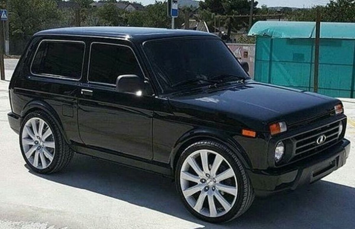 Нива Урбан черная