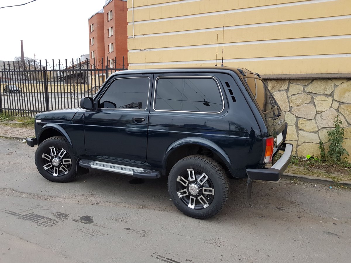 Нива 3д черная