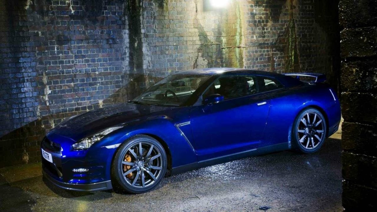 Nissan GTR синий