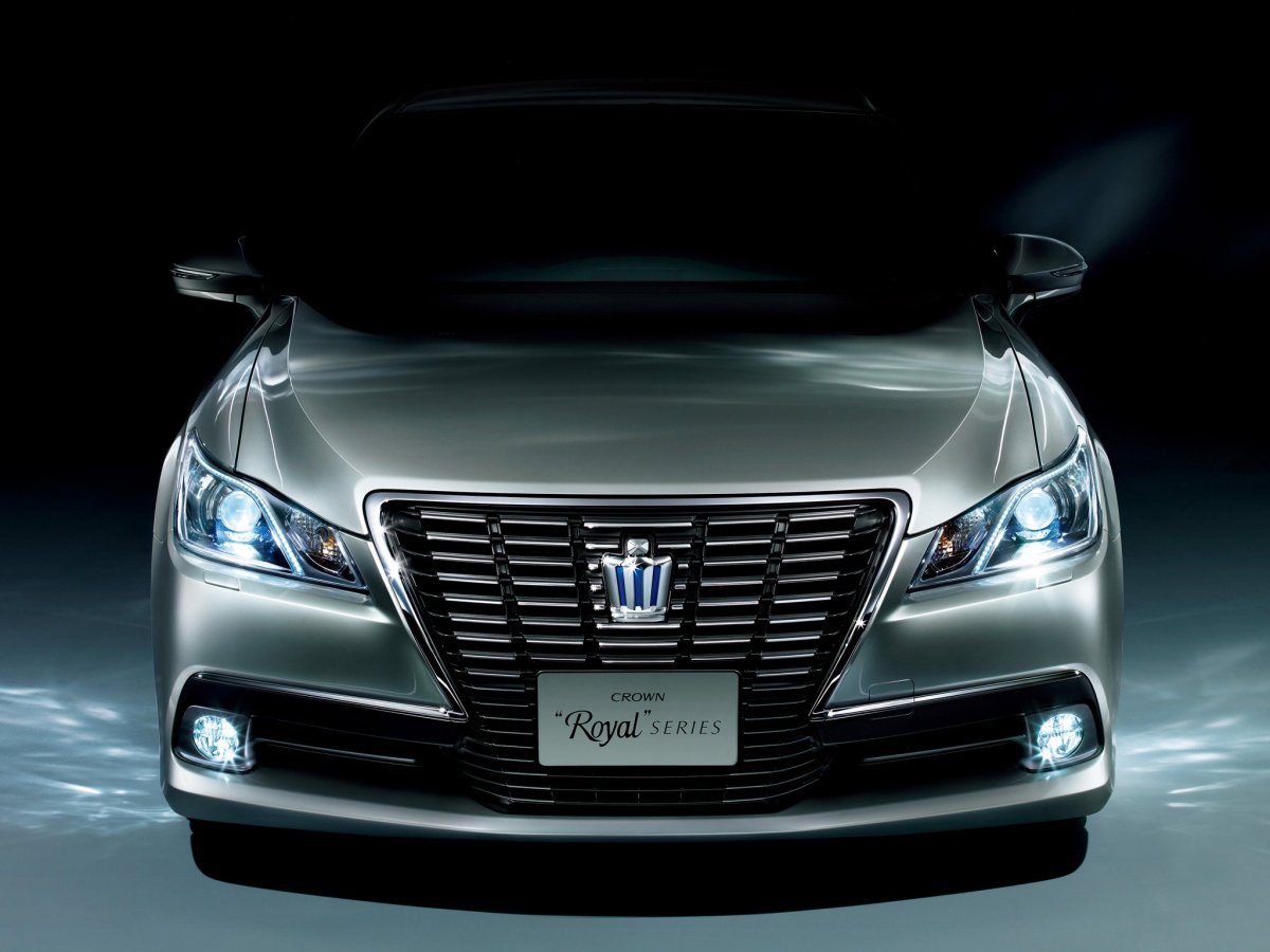 Toyota Crown s210 Royal