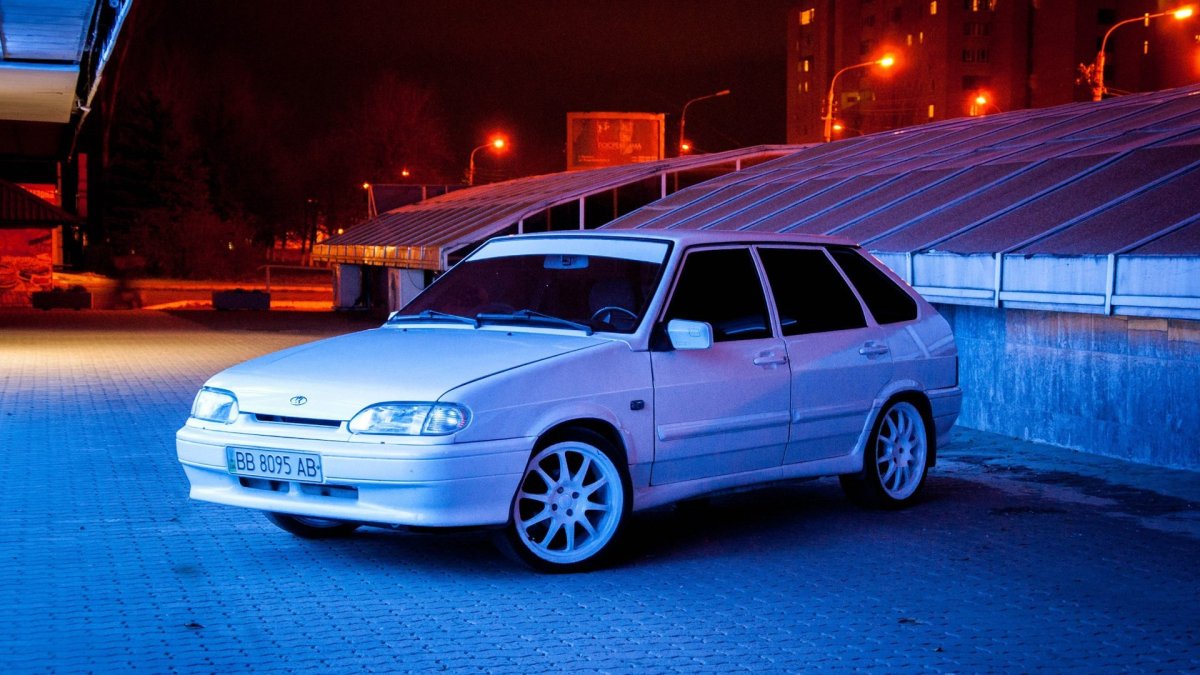 ВАЗ 2114 белая тюнингованная