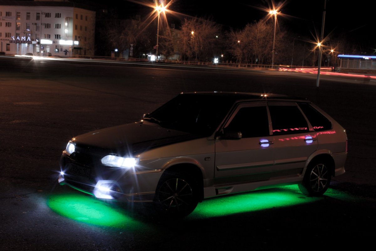 Лада 14 черная ночью неоновая