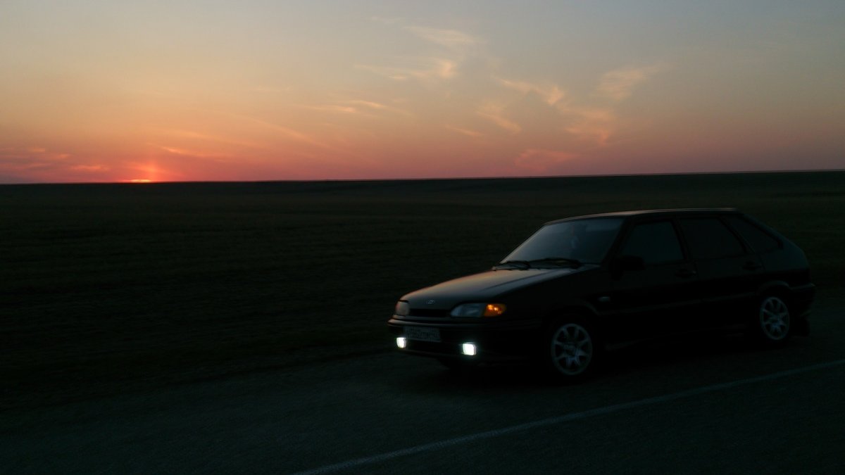 ВАЗ 2114 чёрная в темноте