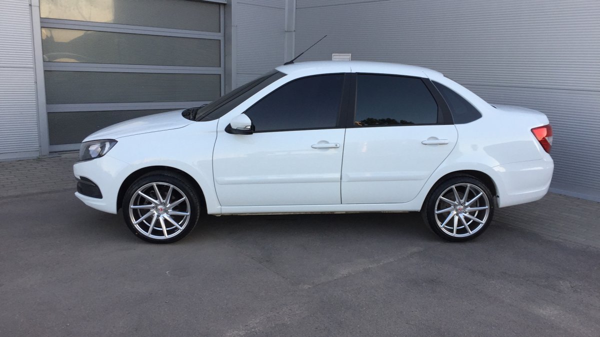 Лада Гранта лифтбек r17