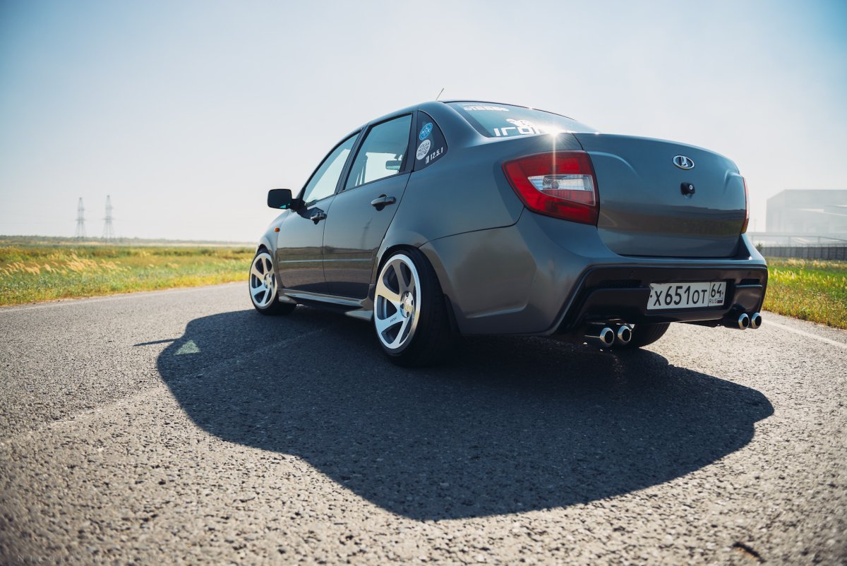 Лада Гранта спорт 2 белая