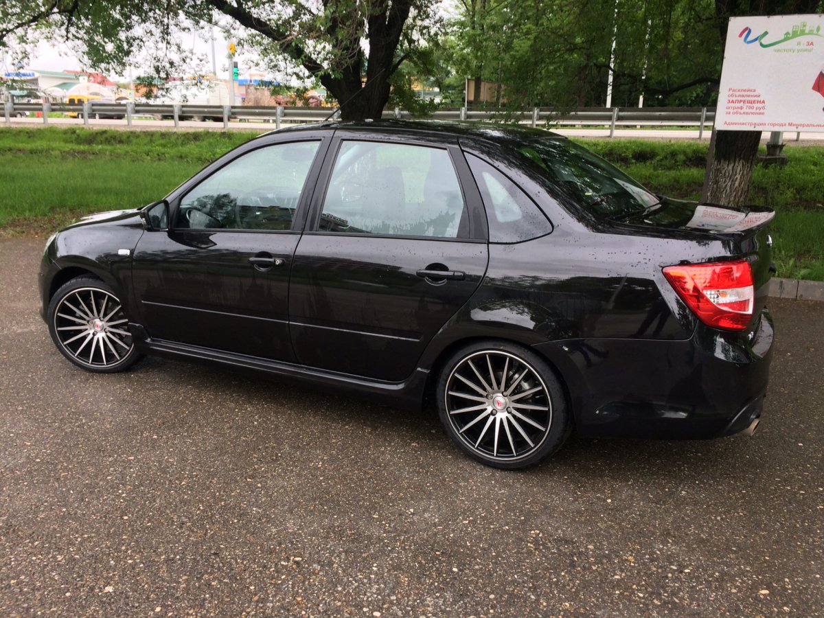 Лада Гранта спорт на р17 дисках