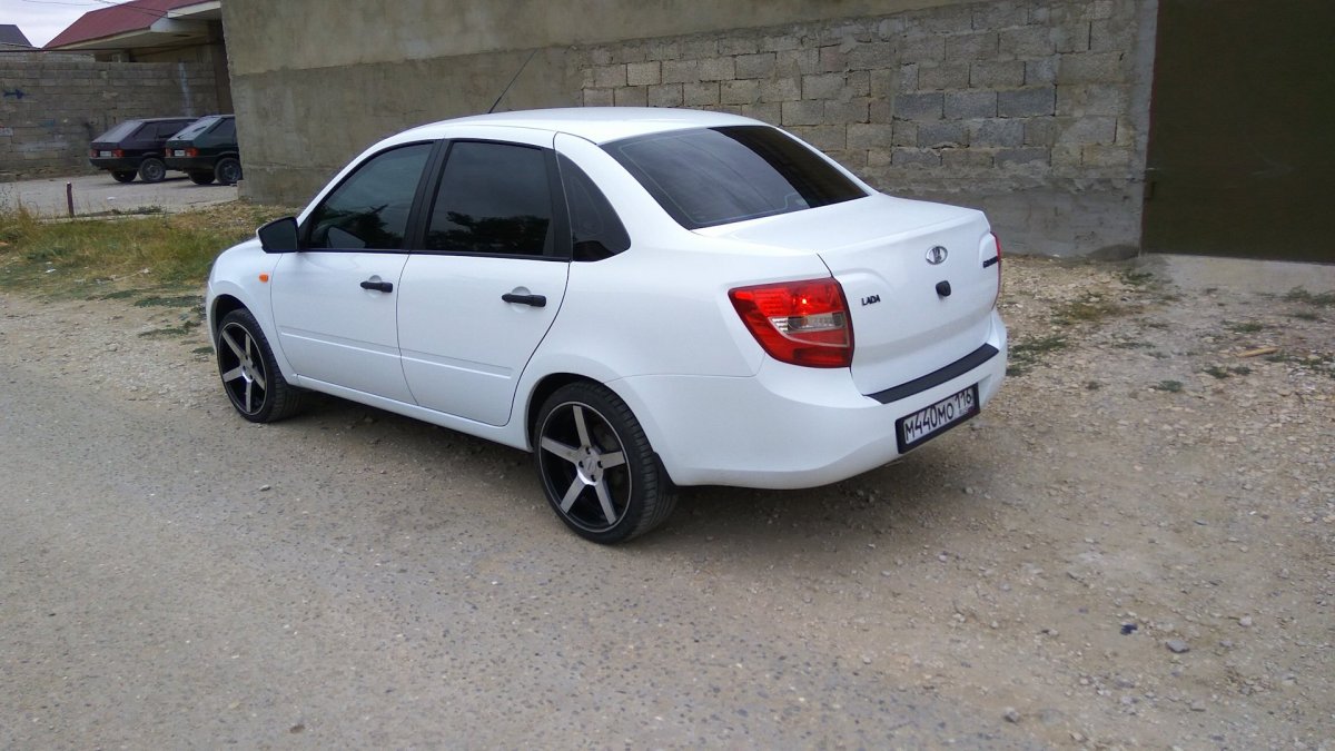 Гранта седан фл белая r16