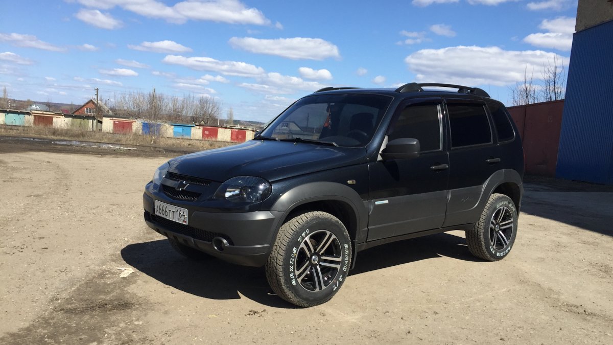 Нива Шевроле черная