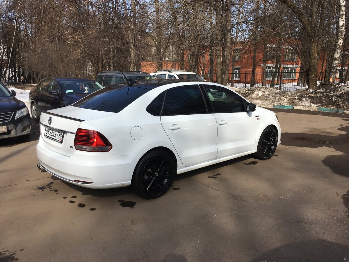 Volkswagen Polo тюнинг седан белый