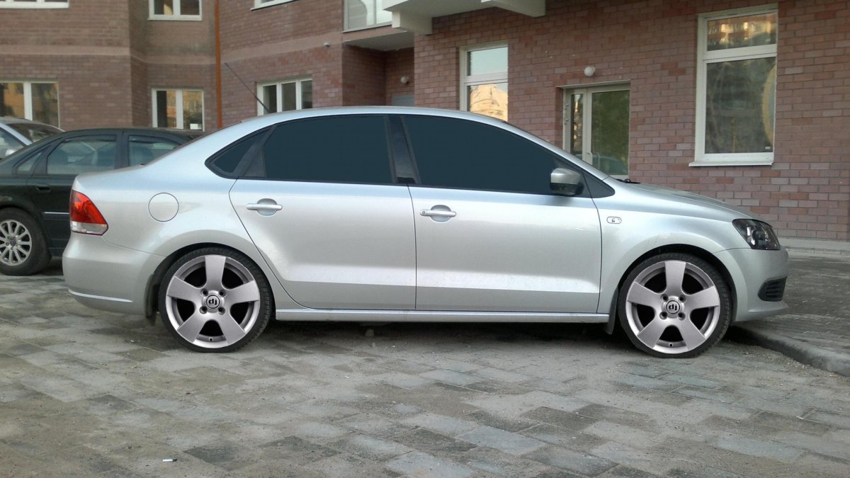 Фольксваген поло серебристый на дисках