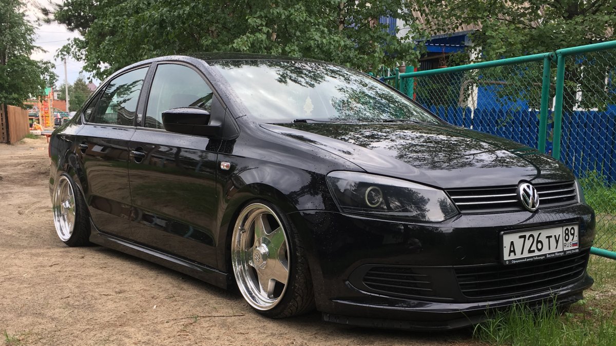 Фольксваген поло чёрный тюнингованный