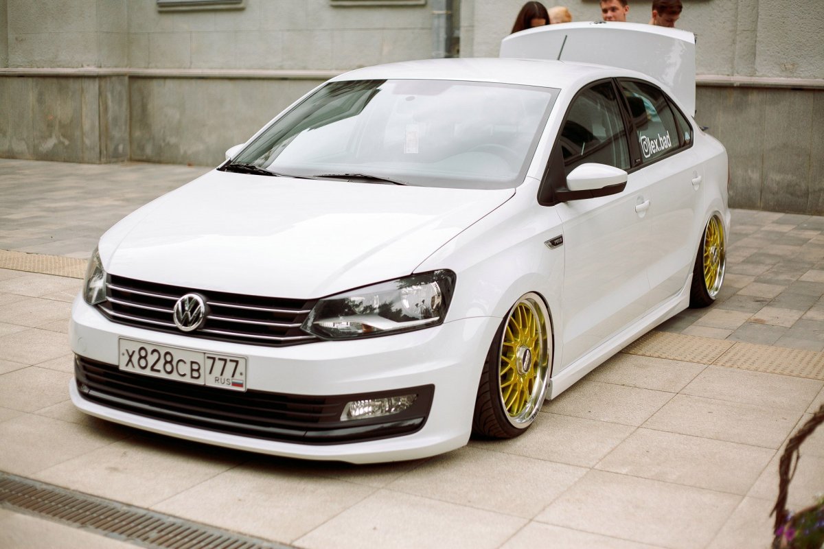 Volkswagen Polo sedan stance