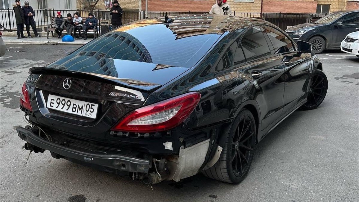 Mercedes Benz CLS 63 AMG ночью Москва