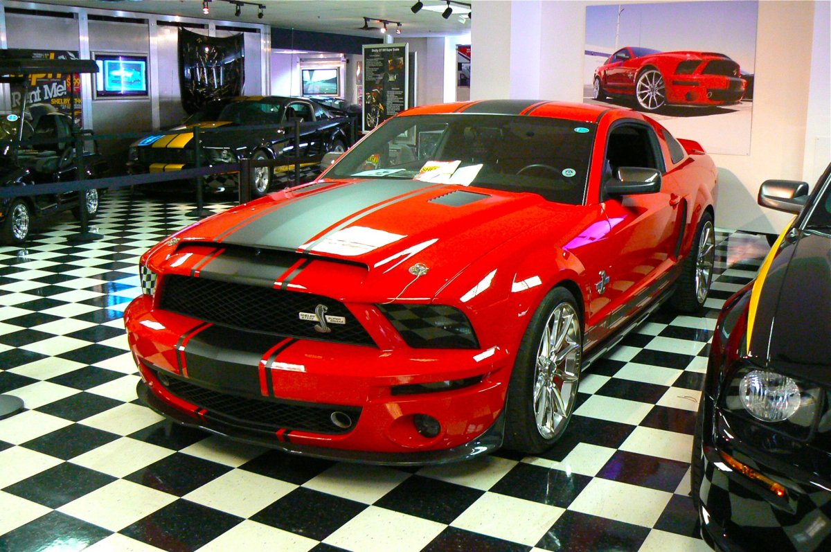 Марка авто с коброй