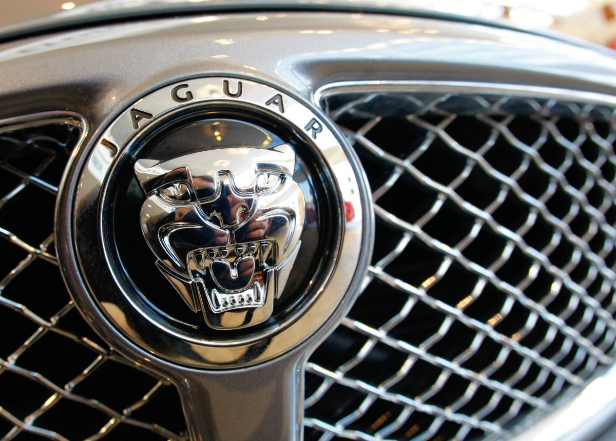 Марка автомобиля со львом