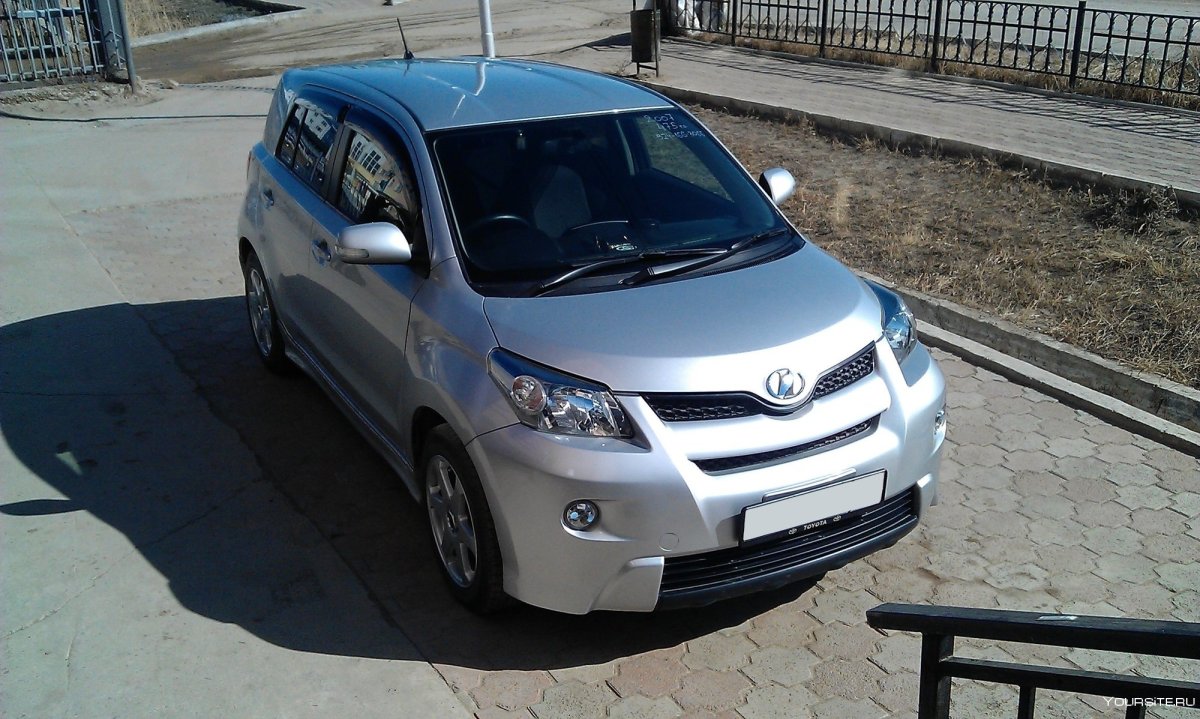 Toyota ist 2 поколение