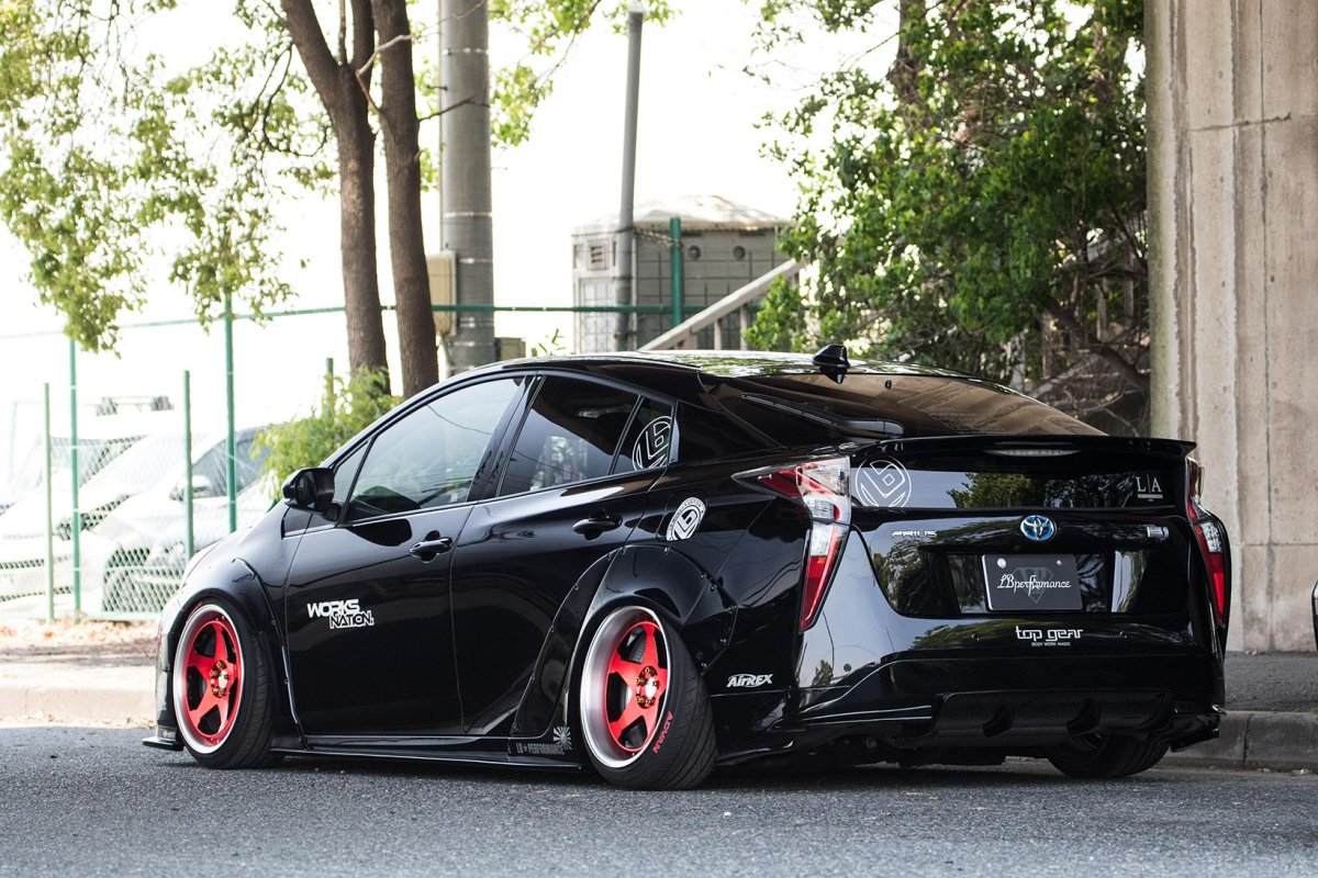 Toyota Prius Liberty walk