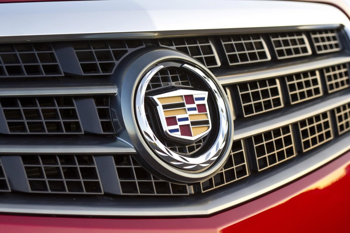 Марка авто с цветными квадратиками