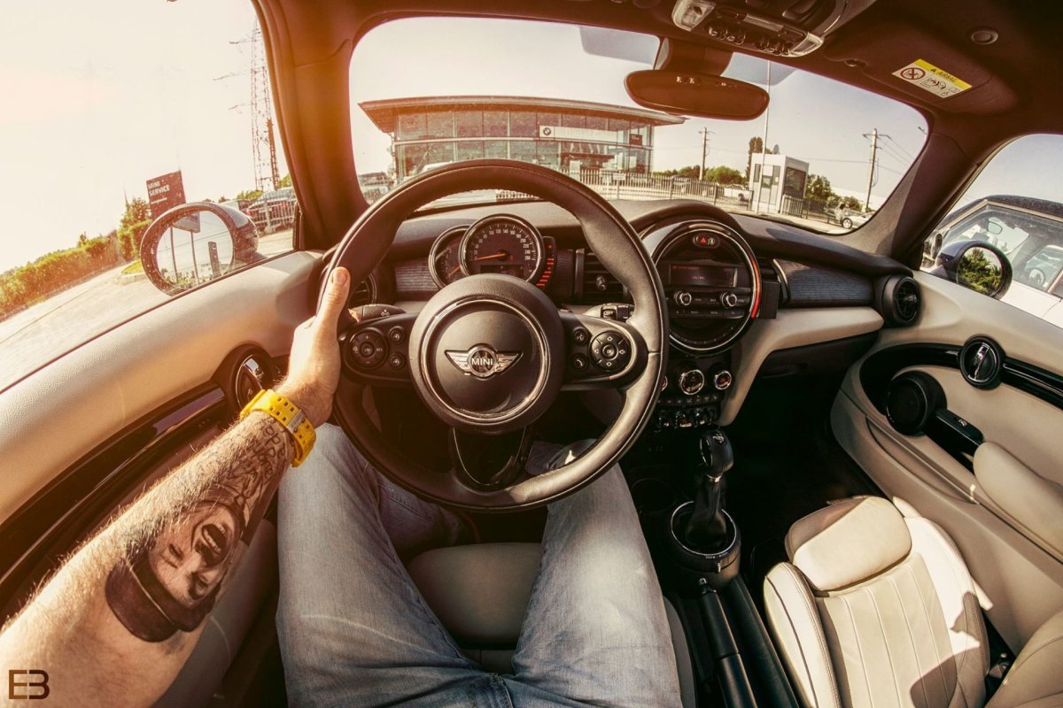 Салон машины руль