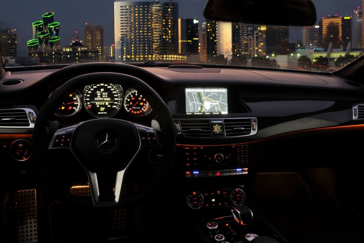 Е63 Мерседес за рулем