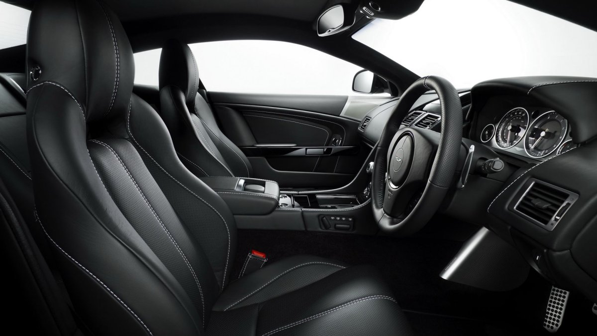 Астон Мартин 2010 салон