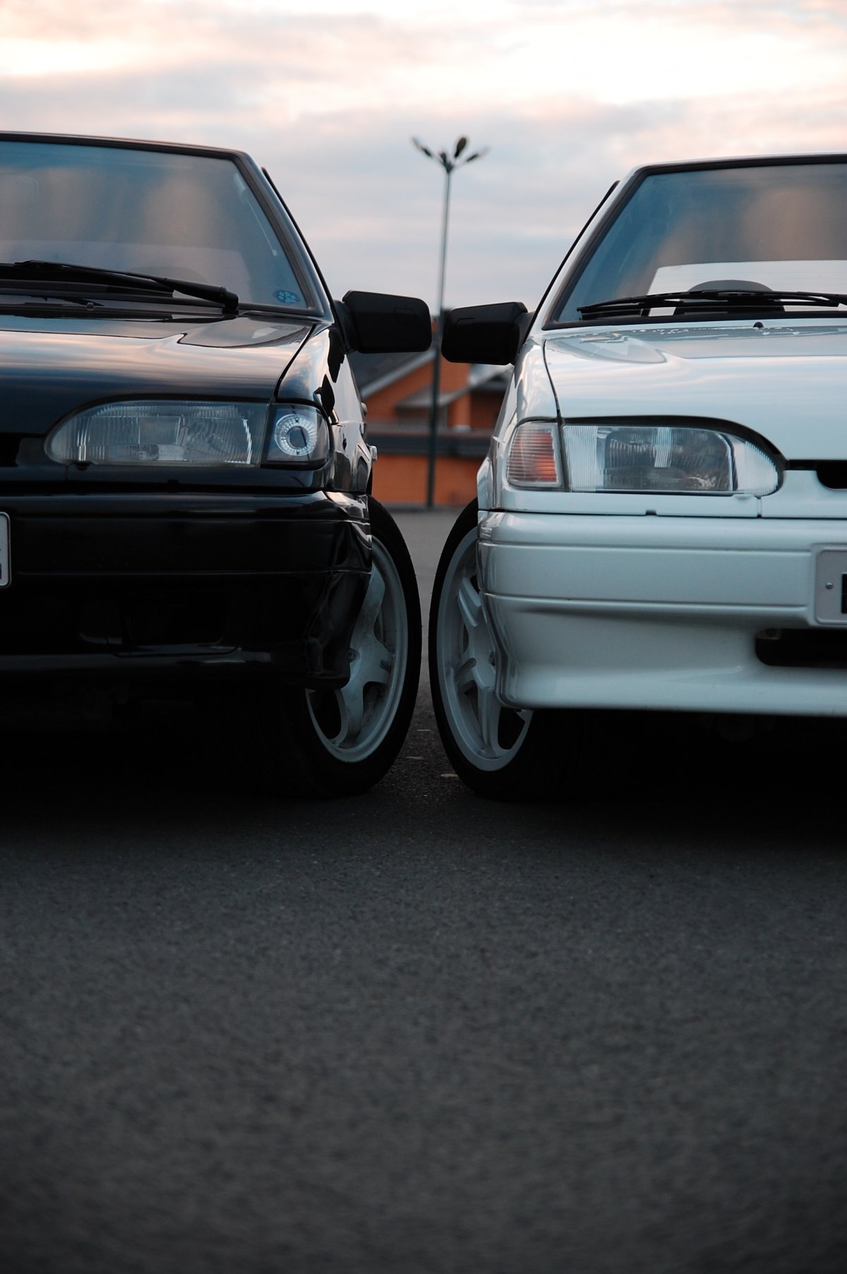 ВАЗ 2113 белая и черная