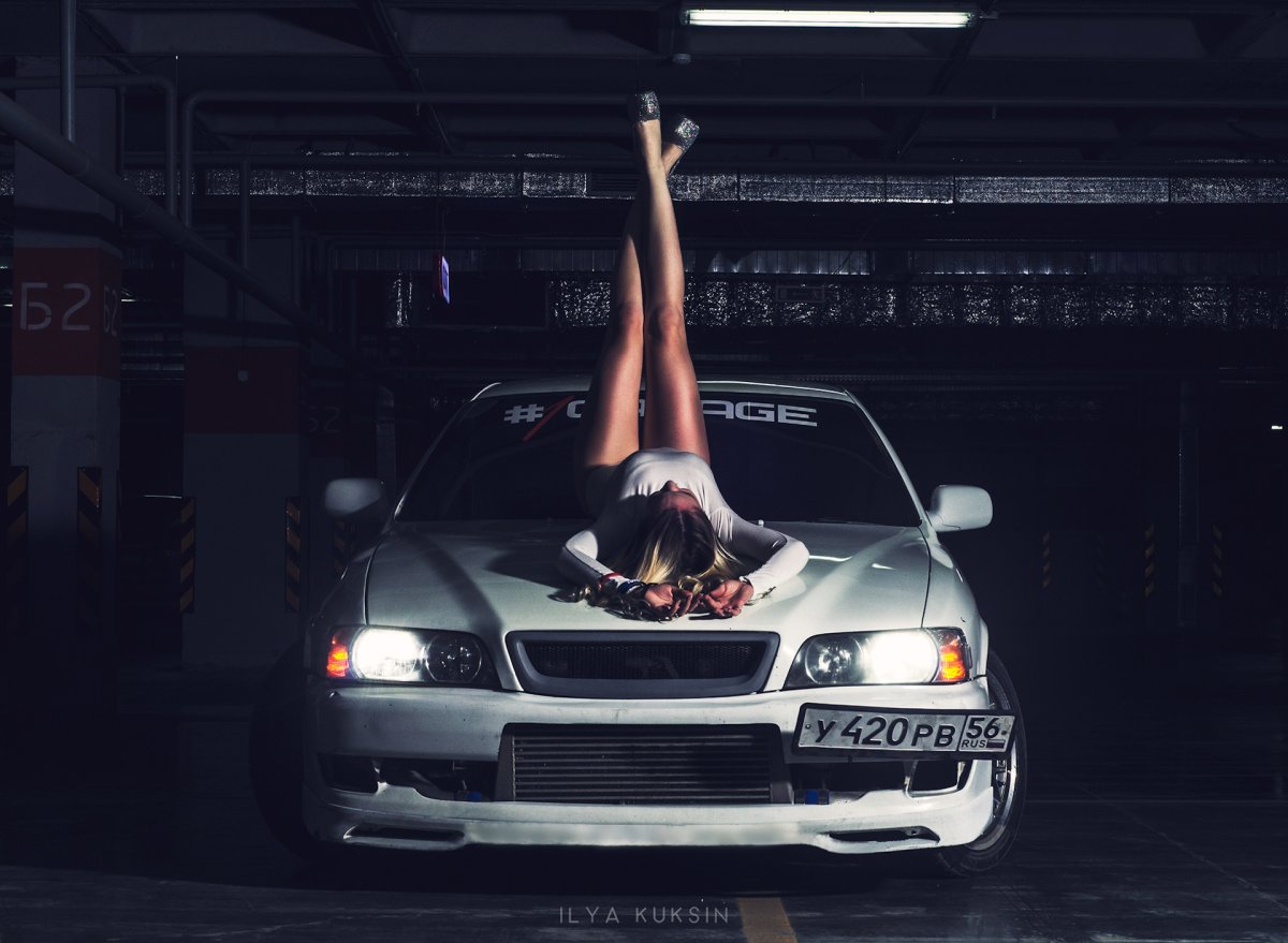 Тойота Чайзер 100 и девушки