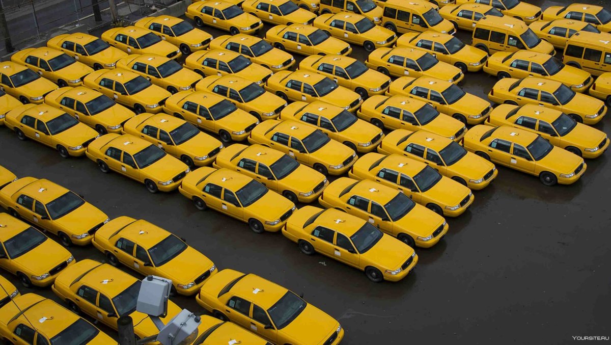 Парковка желтых машин