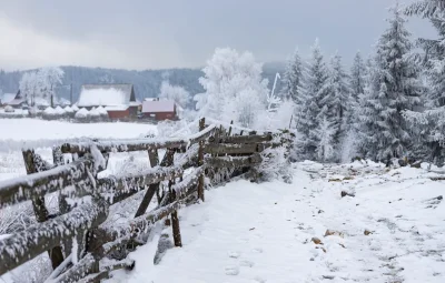Деревня в инее
