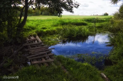 Прудик речка мостик.деревня