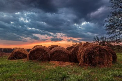 Стог сена на закате