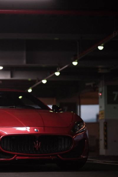 Заставка на телефон Мазерати