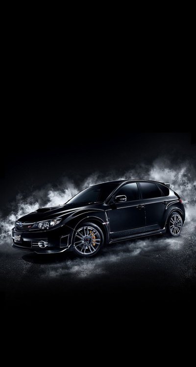 Черный автомобиль на черном фоне