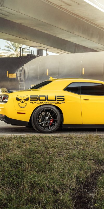 Додж желтый