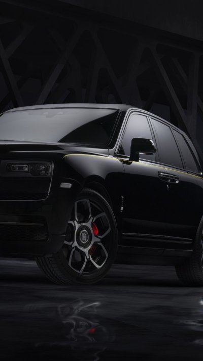 Rolls Royce Cullinan черный