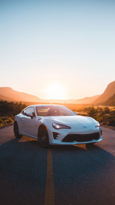 Спорткар Тойота белая