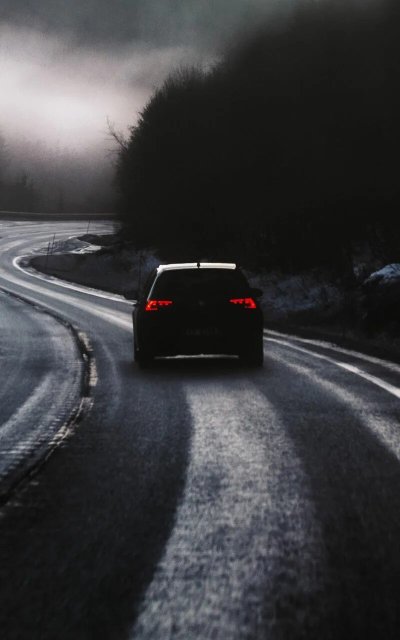 Автомобиль на дороге