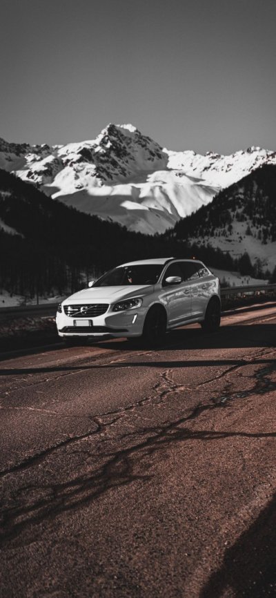 Автомобиль в горах